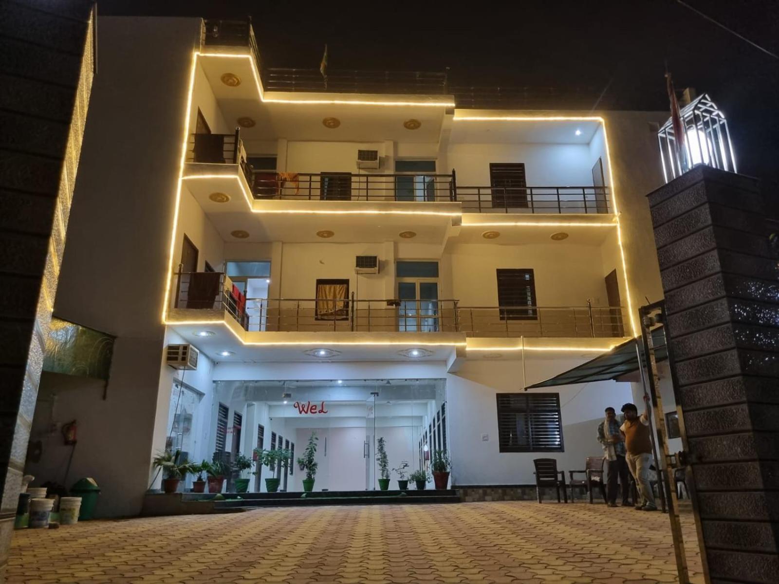 Отель Vrindavan Bhakti Bhavan- Near Prem Mandir By Mukund Экстерьер фото